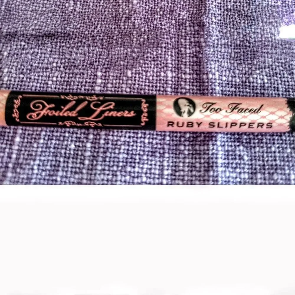 TOO FACED Foiled Metallic Eye Liner - Ruby Slippers